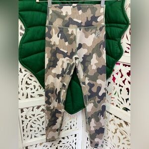 NWOT 808all day camo leggings. Size S. Waist across is 11.5”
